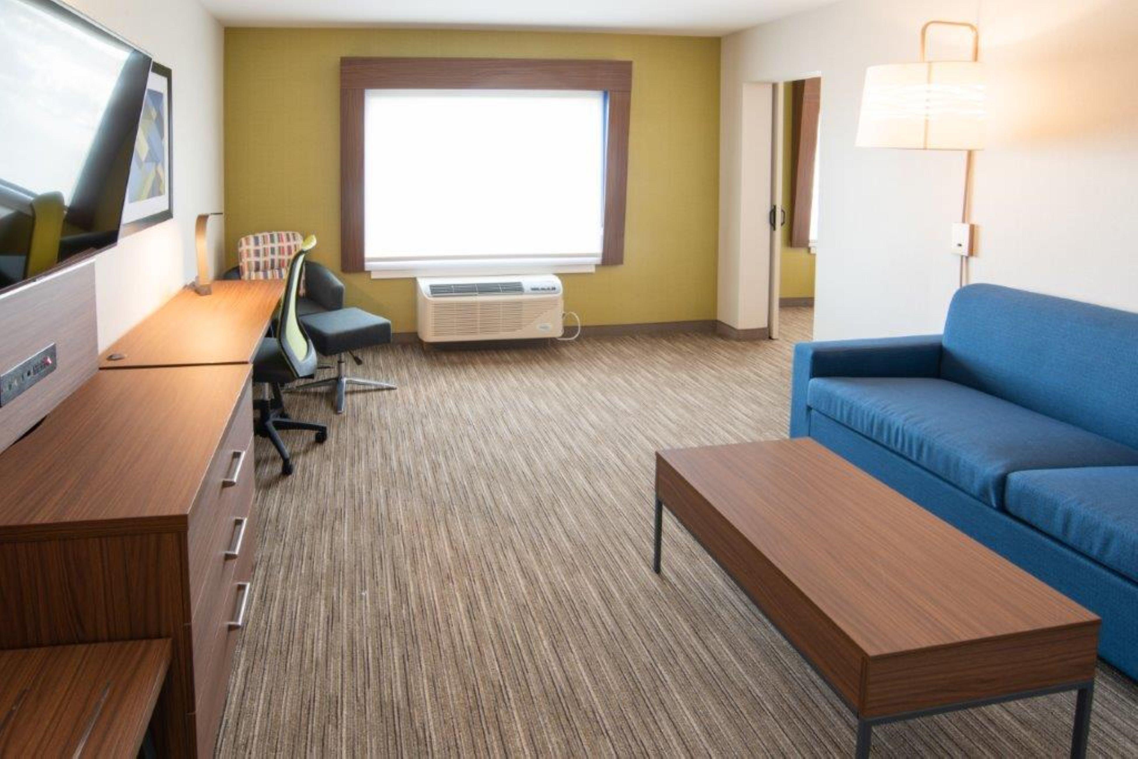 Holiday Inn Express & Suites - North Battleford By Ihg Екстериор снимка
