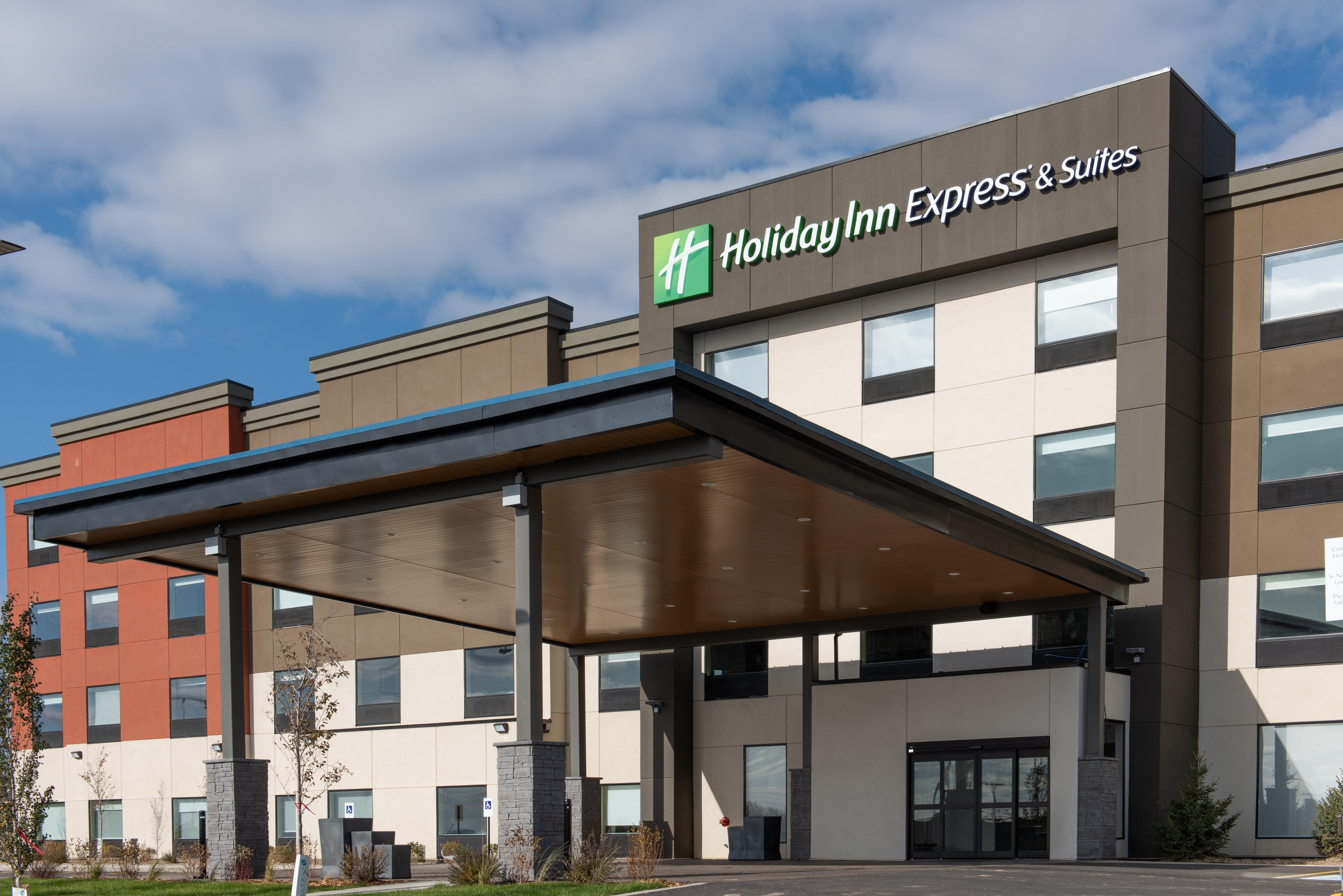 Holiday Inn Express & Suites - North Battleford By Ihg Екстериор снимка