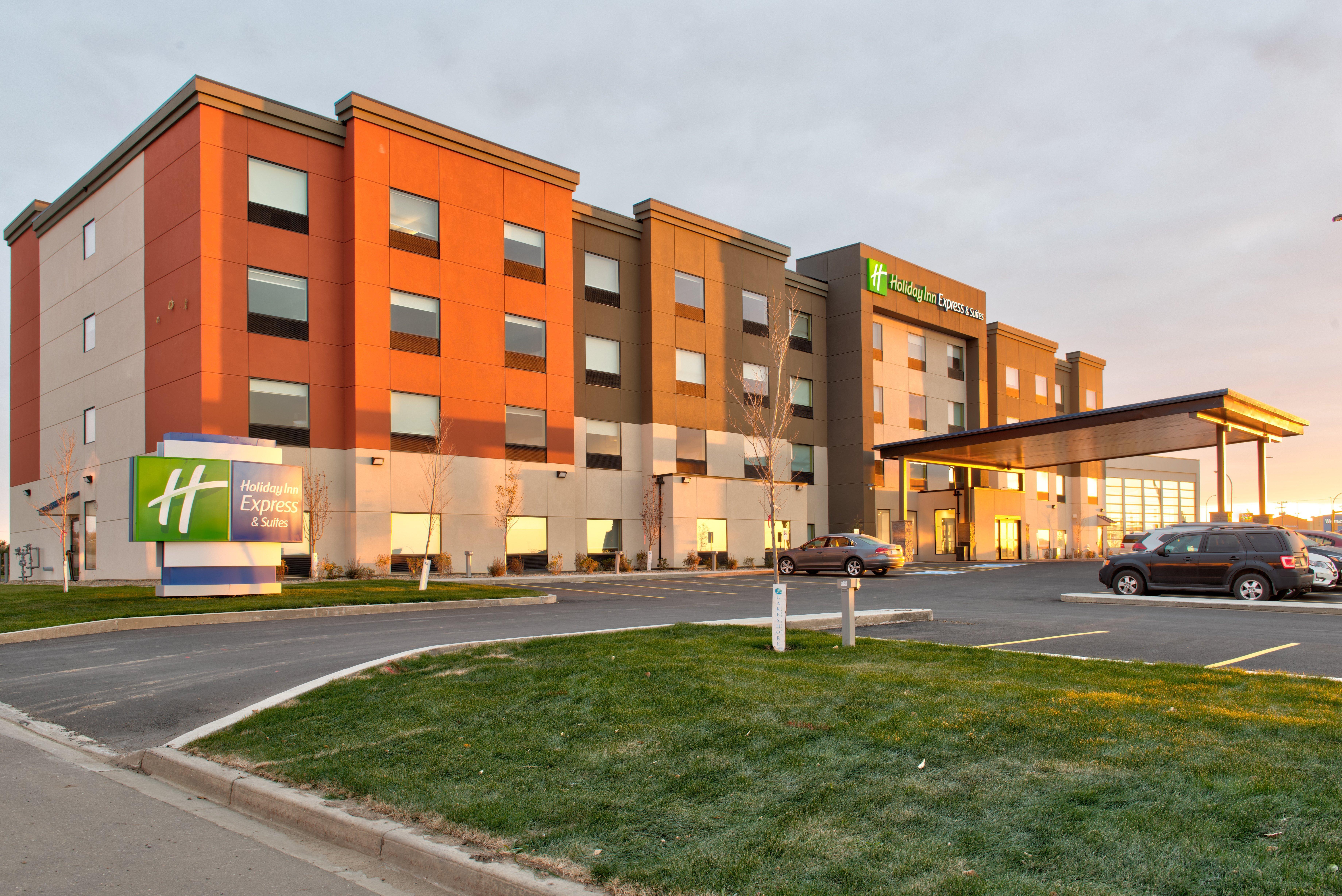 Holiday Inn Express & Suites - North Battleford By Ihg Екстериор снимка