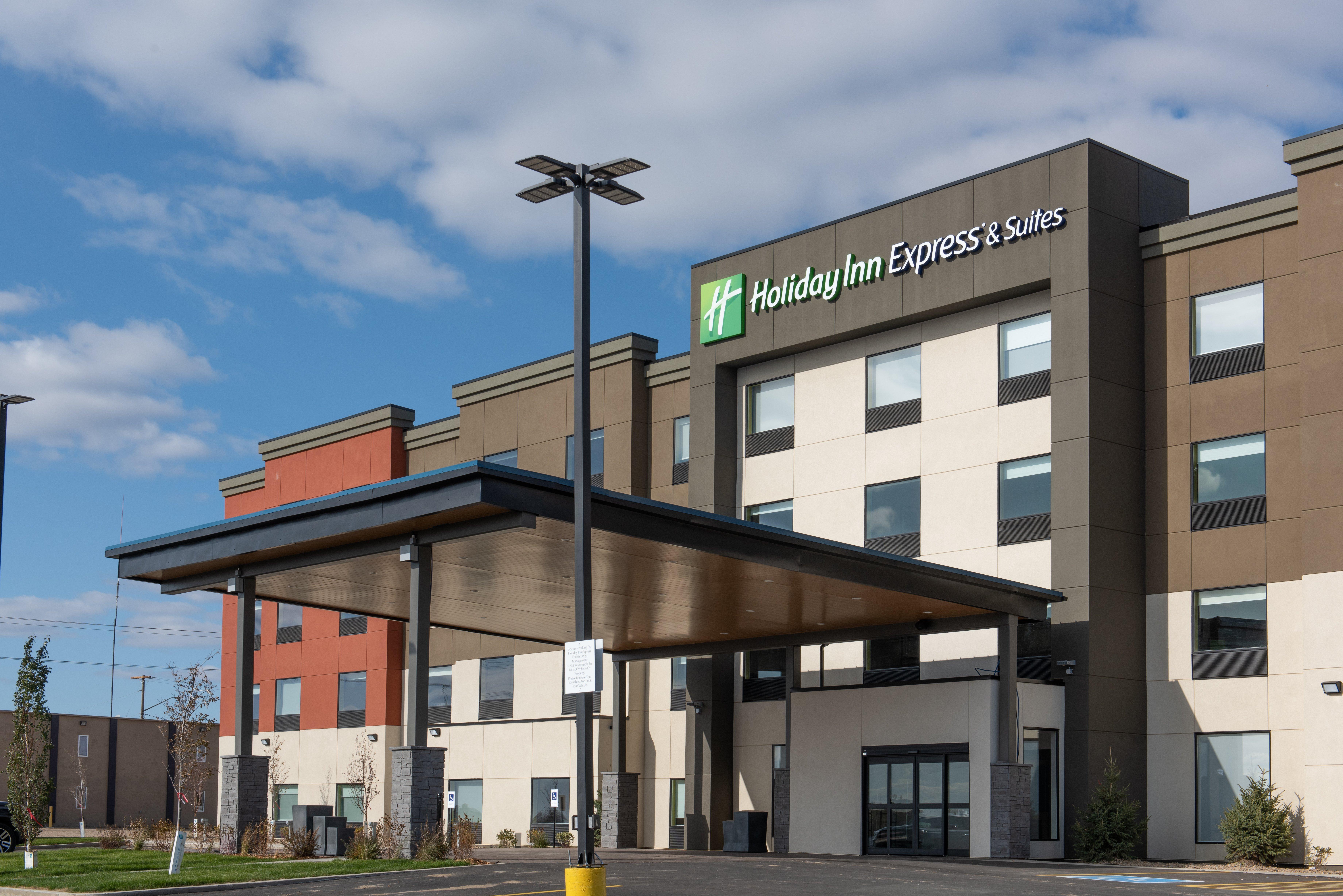 Holiday Inn Express & Suites - North Battleford By Ihg Екстериор снимка